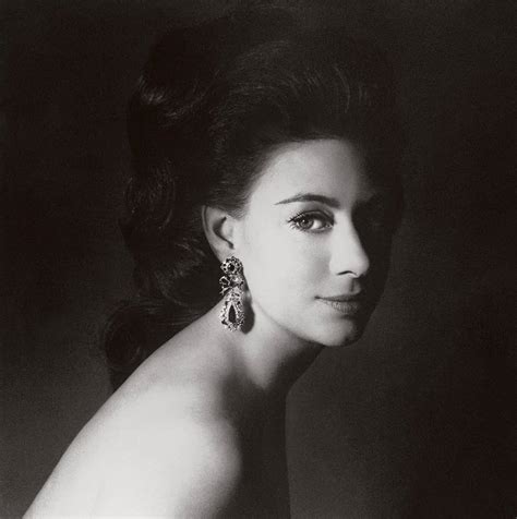 princess margaret naked|Princess Margaret poses topless for Lord Snowdon in The Crown。